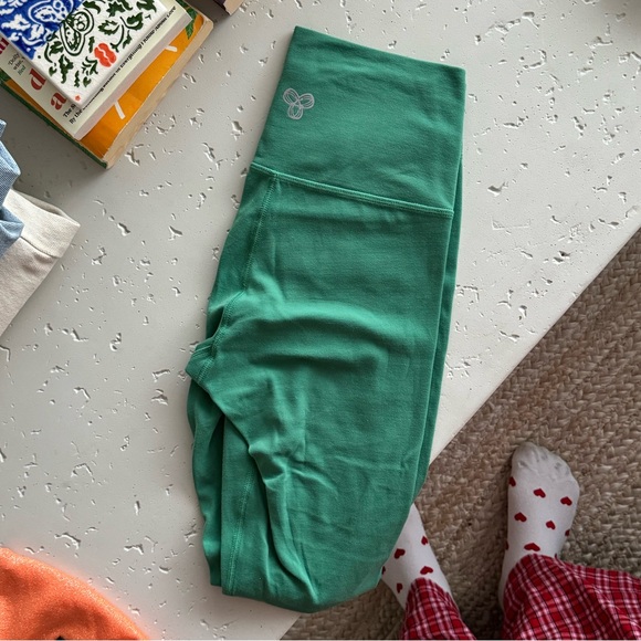 Aritzia TNAction BUTTER New Cheeky Hi-Rise Legging - Picture 4 of 4